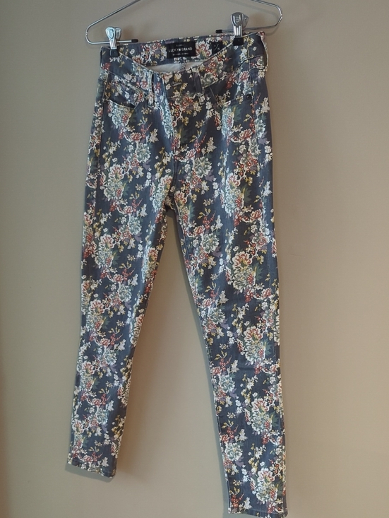 Lucky Brand Pants - NWOT- Lucky Brand Ava Crop Navy Floral Skinny Jeans